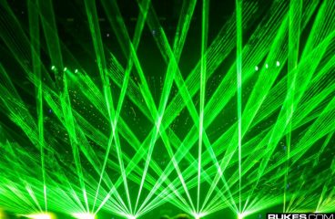 This World-Record Breaking Light Show With 320 Lasers Is Absolutely INSANE