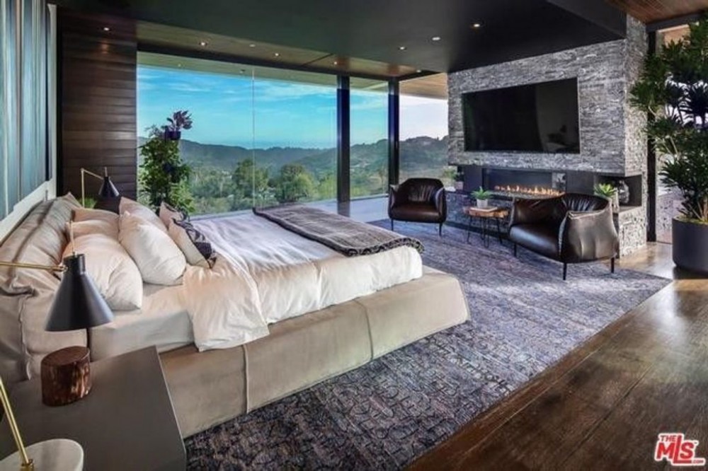 Zedd mansion bedroom