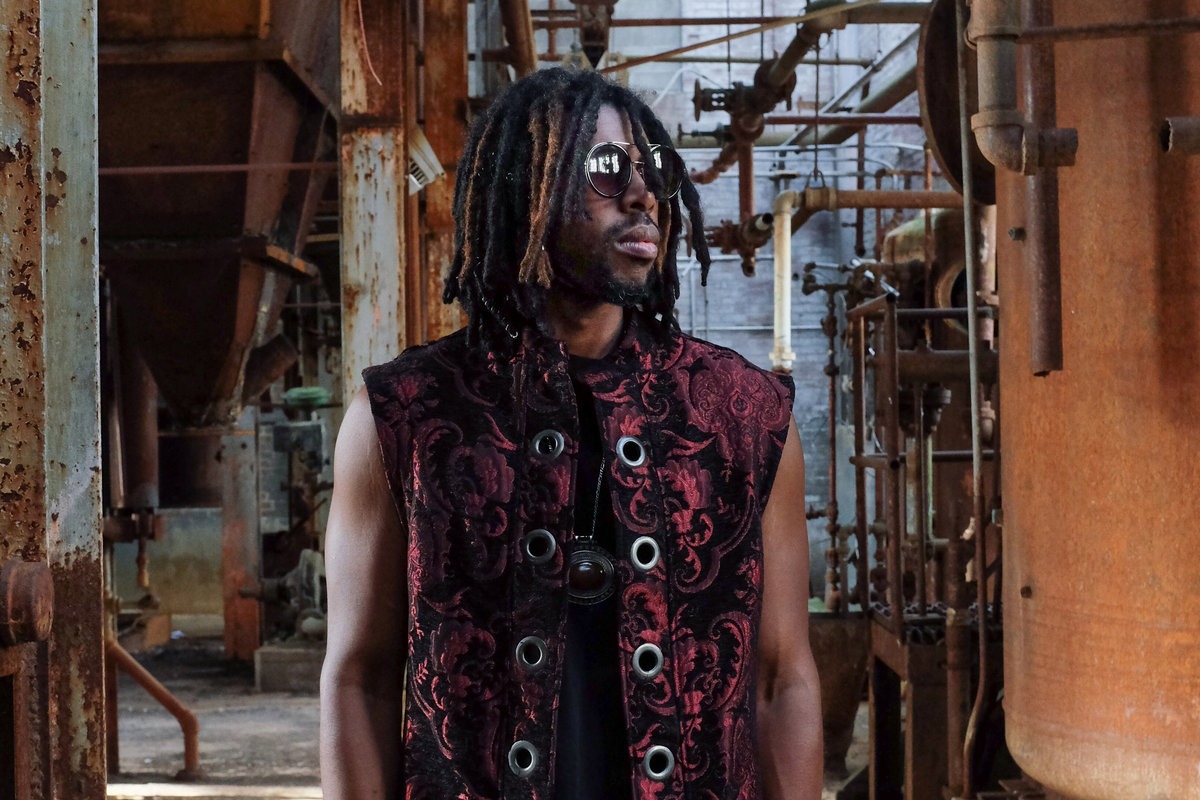 Flying Lotus Links with Los Angeles Vocalist Devin Tracy on Double-Single