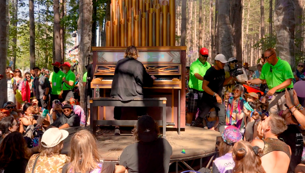 [WATCH] Porter Robinson Gives Touching Piano Set At Electric Forest