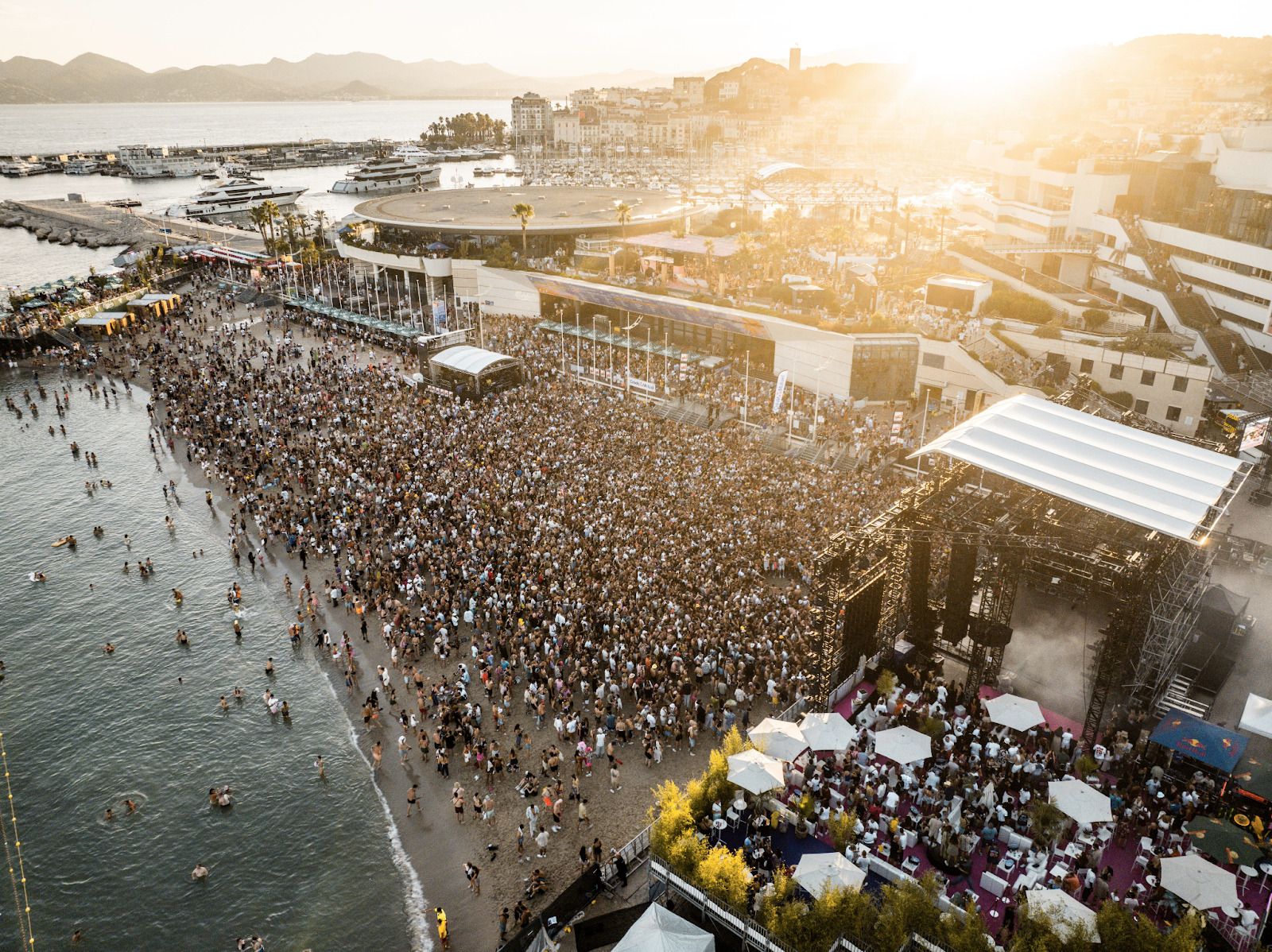 Les Plages Électroniques announces bold and techno lineup with TELETECH stage takeover