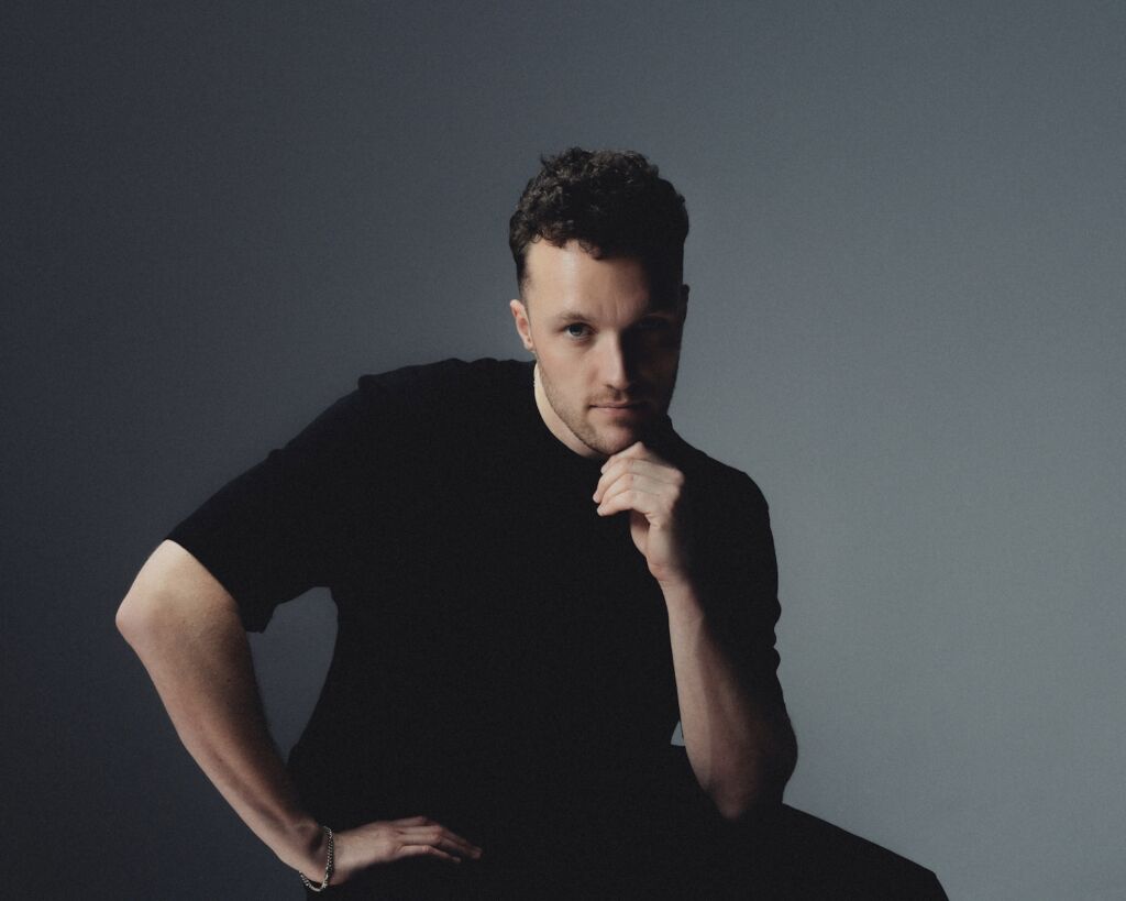 MAXI MERAKI Reimagines  Monolink’s “In My Place”