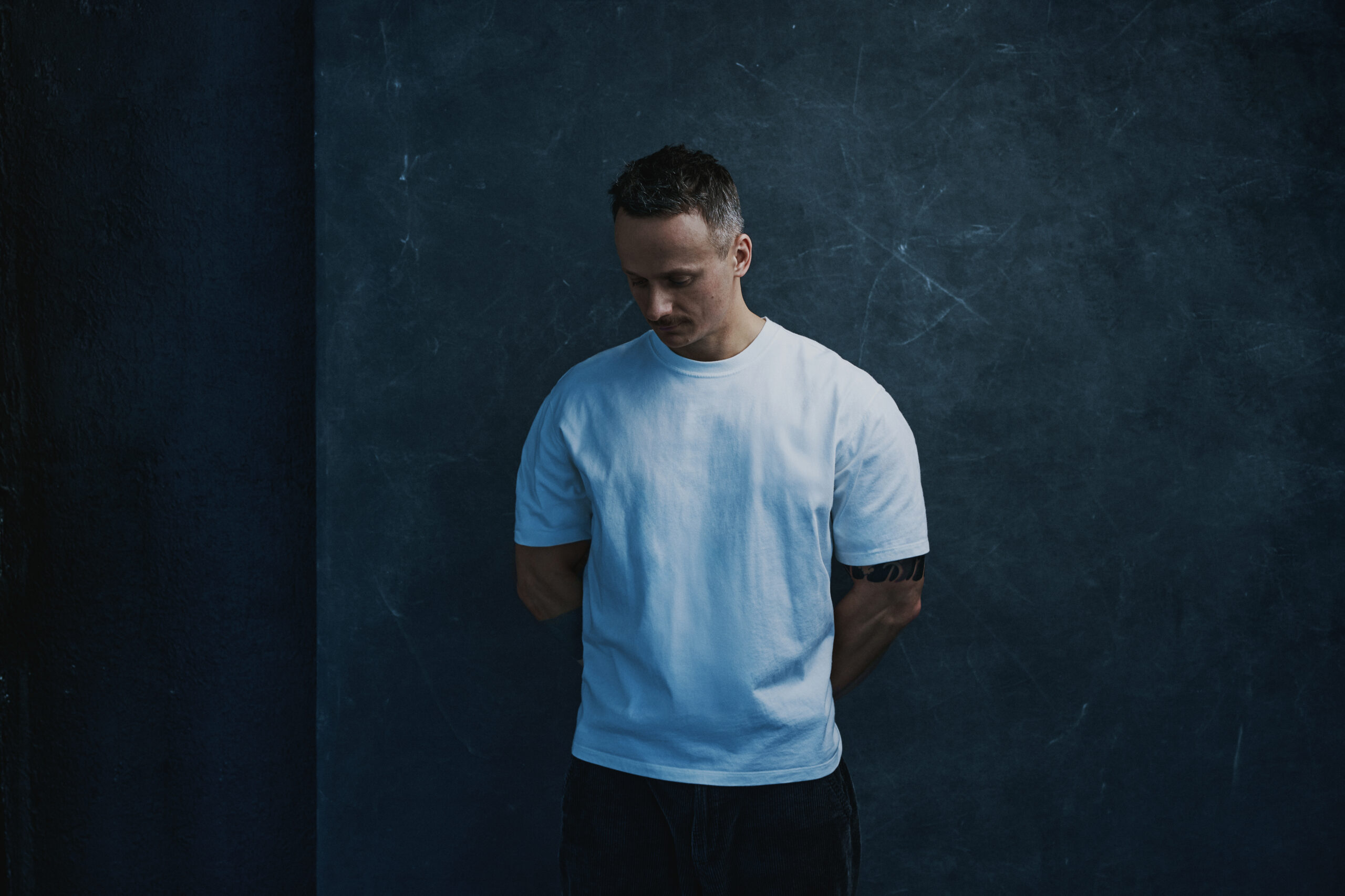 Gary Holldman Explores Hypnotic Techno on Debut Album ‘Traveler’